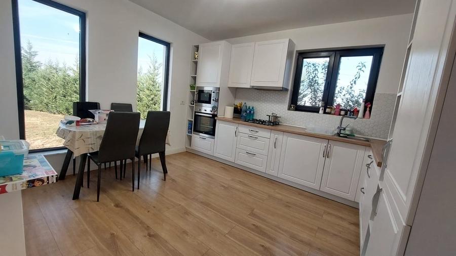 Casă cu 3 camere cu Teren 821 Mp în Măgurele