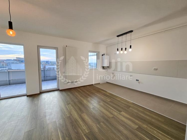 Penthouse cu 3 camere semidecomandat în Bună Ziua