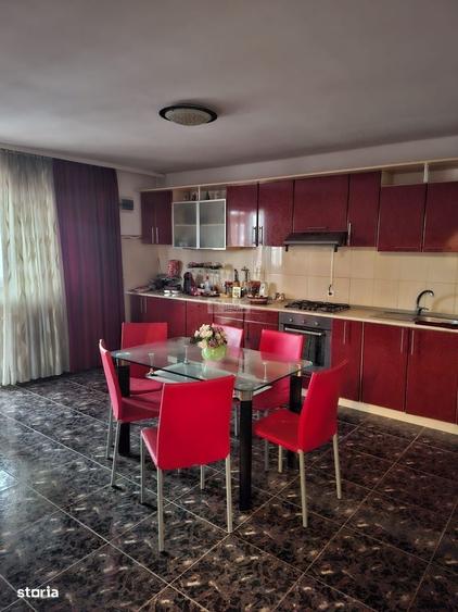 Casă cu 4 camere cu Teren 1000 Mp în Garoafa