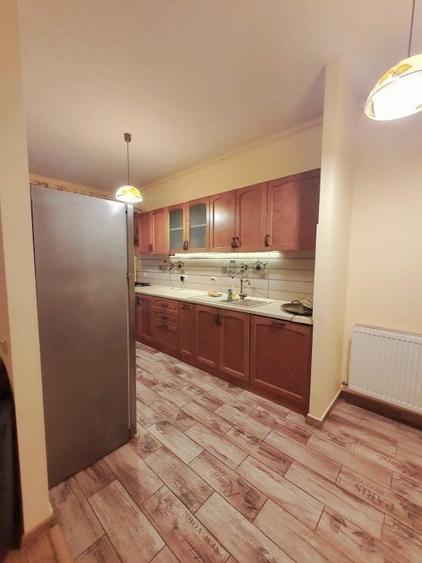 Apartament cu 4 camere semidecomandat, mobilat în Iancu Nicolae