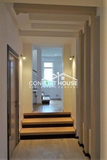 Duplex cu 8 camere cu Canalizare în Iancu Nicolae