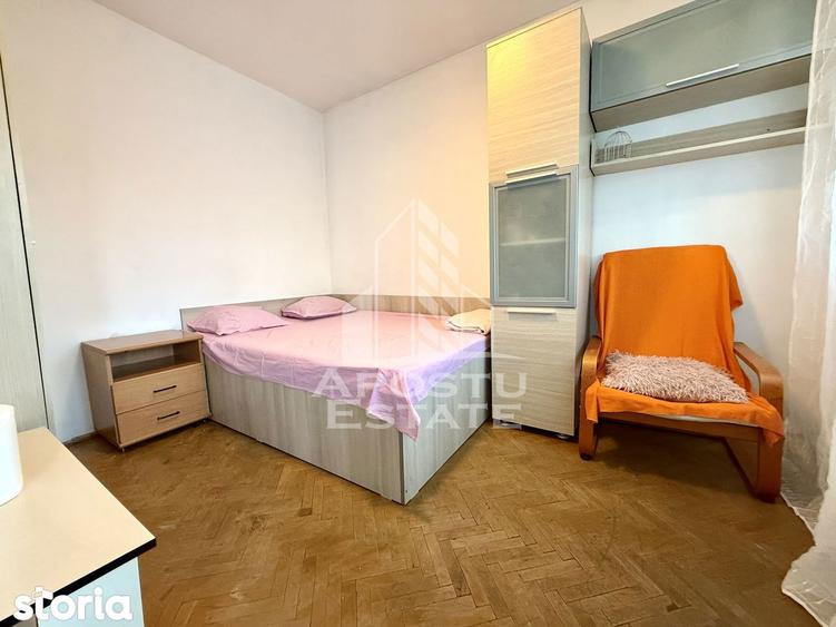 Apartament cu 3 camere semidecomandat, mobilat în Girocului