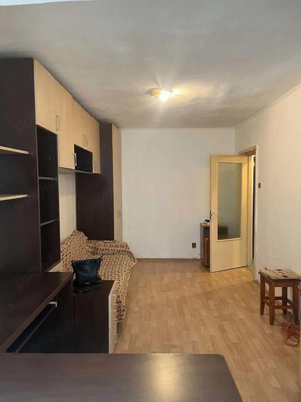 Garsonieră decomandată în Decebal