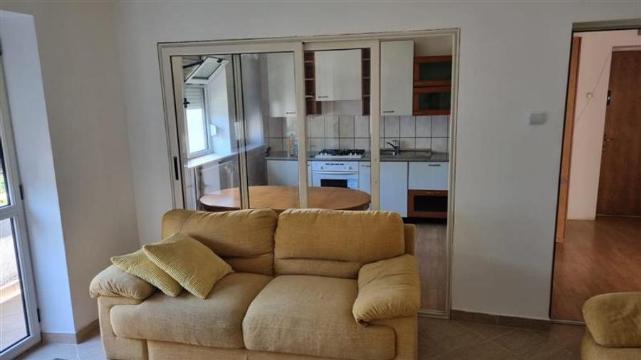 Apartament cu 2 camere decomandat în Calea București