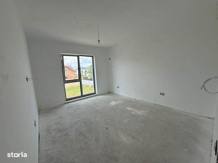 Casă cu 4 camere cu Teren 250 Mp în Prelungirea Ghencea