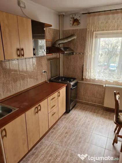 Apartament cu 3 camere decomandat în Vitan