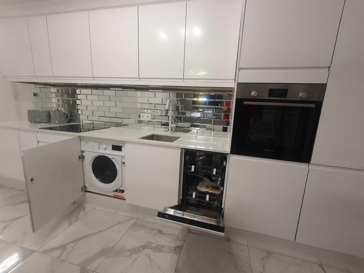 Apartament cu 3 camere semidecomandat, mobilat în Europa