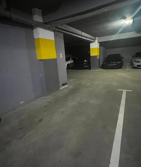 Apartament cu 3 camere semidecomandat în Dămăroaia