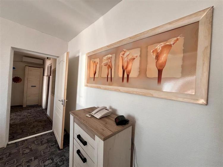 Apartament cu 2 camere semidecomandat, mobilat în Central