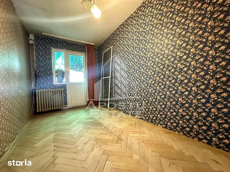 Apartament cu 3 camere semidecomandat în Soarelui