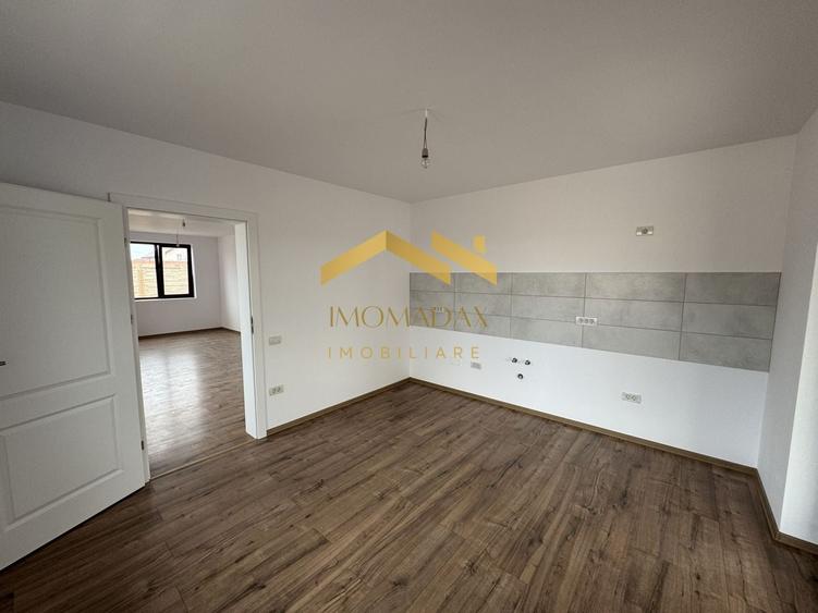 Casă individuală cu 3 camere cu Canalizare în Sânmihaiu Român