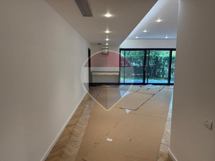 Apartament cu 3 camere semidecomandat în Primăverii