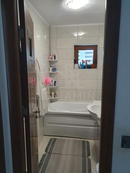 Apartament cu 4 camere decomandat, mobilat în Noua