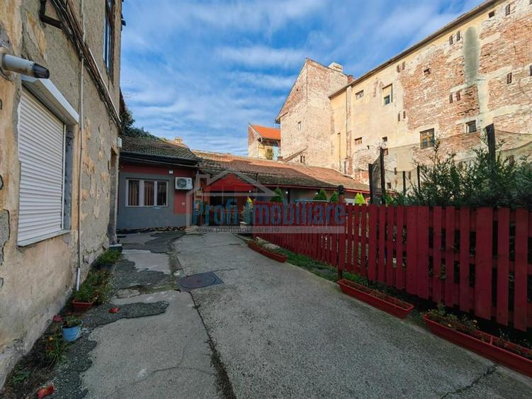 Apartament cu 2 camere semidecomandat, mobilat în Central