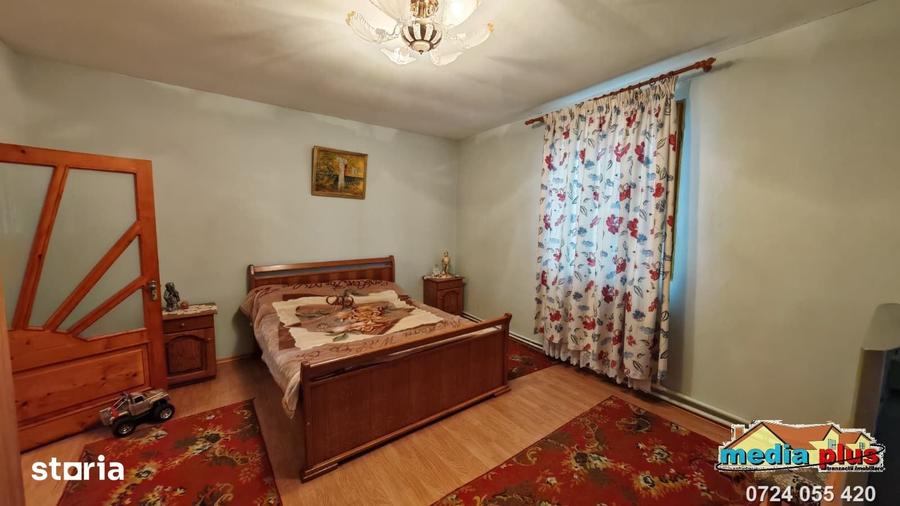 Casă cu 4 camere cu Teren 2422 Mp în Foltești