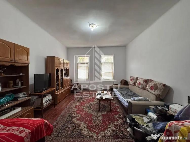 Apartament cu 5 camere semidecomandat în Bălcescu