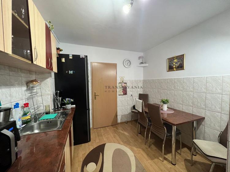 Apartament cu 4 camere decomandat în Central