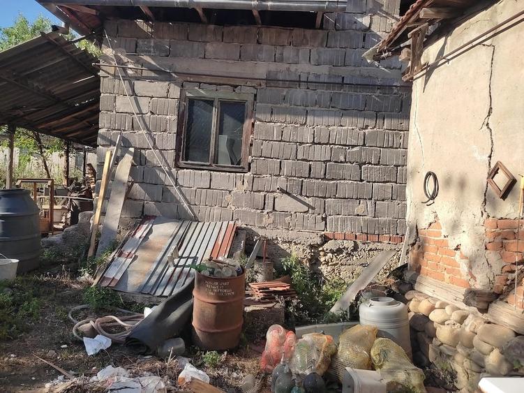 Casă cu 4 camere cu Teren 1900 Mp în Brănești