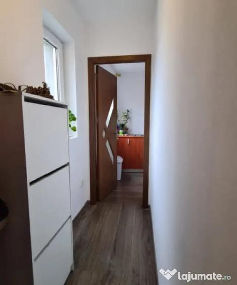 Apartament cu 2 camere semidecomandat, mobilat în Eminescu