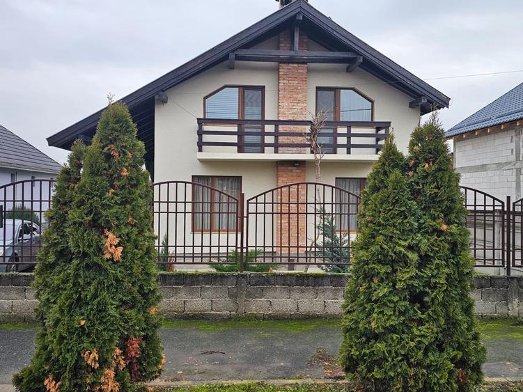 Casă individuală cu 4 camere cu Canalizare în Cristur
