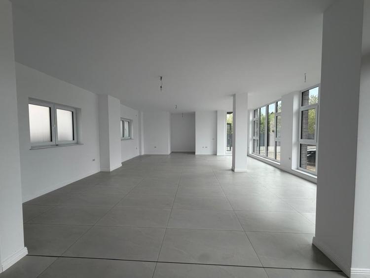 Spațiu comercial, de 90 mp, în Est