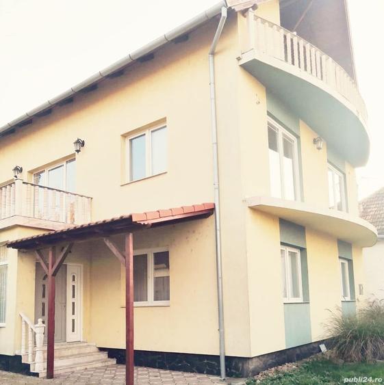 Casă cu 6 camere cu Teren 2255 Mp în Cenad