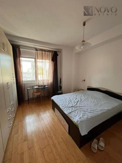 Apartament cu 4 camere decomandat, mobilat în P-ța Romană