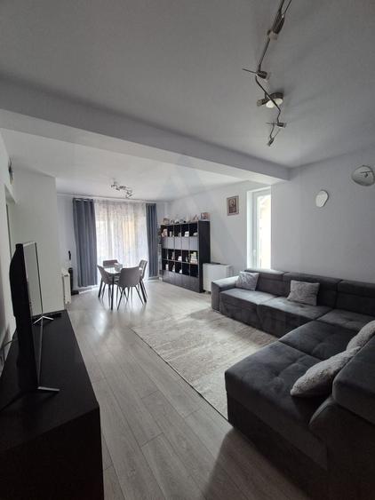Apartament cu 4 camere decomandat, mobilat în Exterior Sud