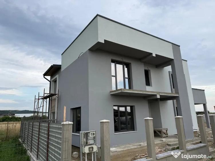 Casă cu 4 camere cu Teren 500 Mp în Ștefănești