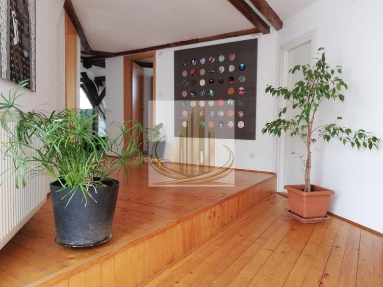 Apartament cu 4 camere decomandat în Central