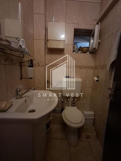 Apartament cu 3 camere semidecomandat, mobilat în Micro 16