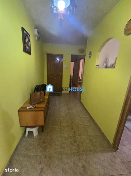 Apartament cu 4 camere semidecomandat în Central
