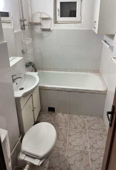 Apartament cu 3 camere decomandat în Farfuria