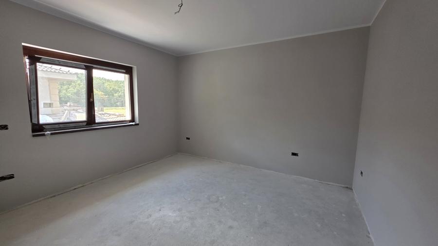 Duplex cu 5 camere cu Canalizare în Dumbrăvița