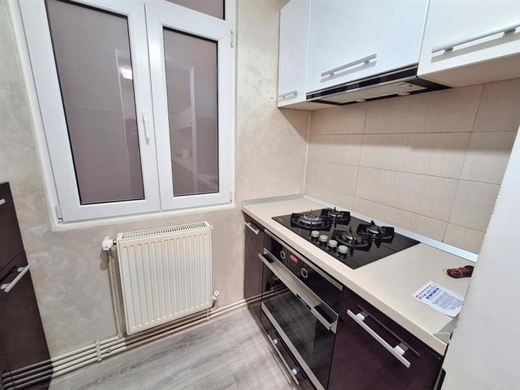 Apartament cu 3 camere decomandat în Milcov