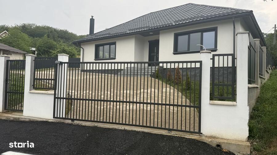 Casă cu 4 camere în Exterior Vest