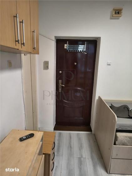 Garsonieră decomandată, mobilată în Est