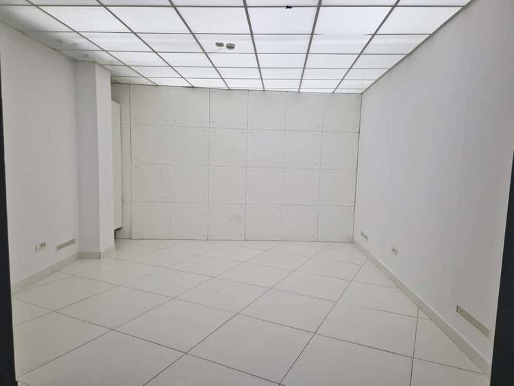 Spațiu comercial, de 127 mp, în Romană