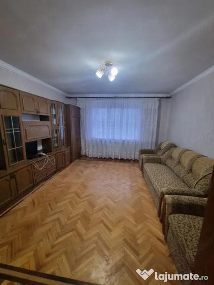 Apartament cu 3 camere semidecomandat în Apărătorii Patriei