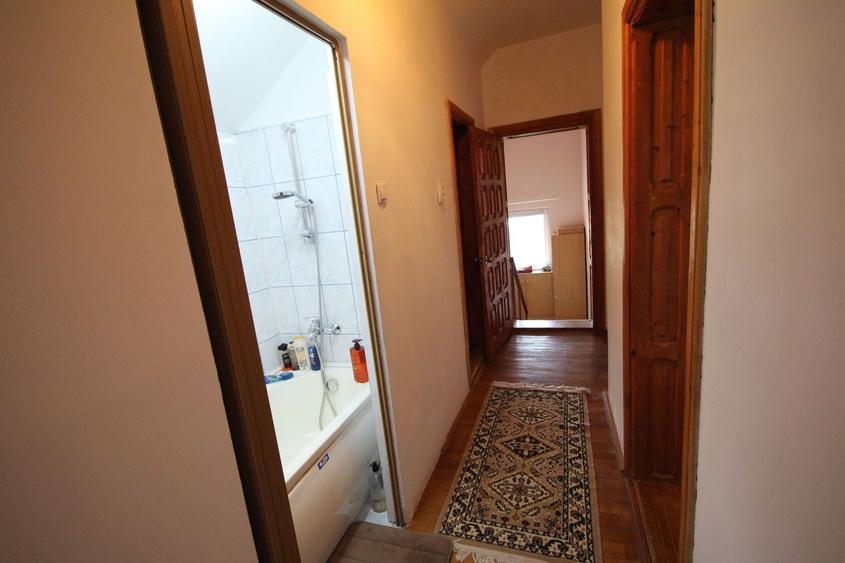 Casă individuală cu 5 camere cu Canalizare în Mehala