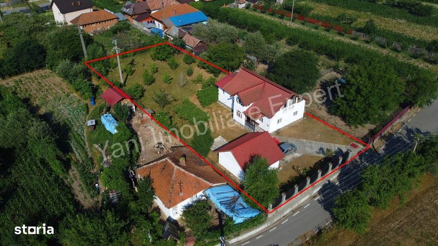 Casă cu 4 camere în Bujoreni