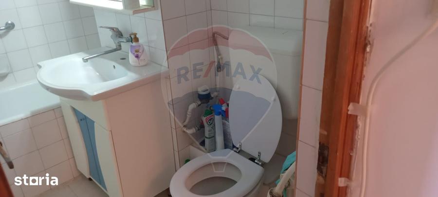 Apartament cu 3 camere decomandat în Pârneava