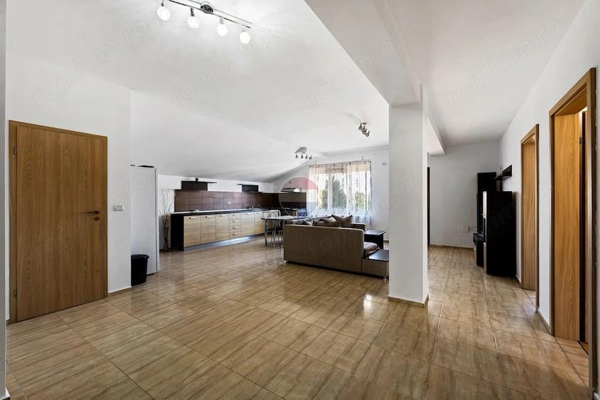 Apartament cu 3 camere decomandat în Intim