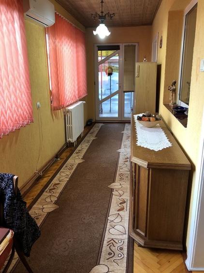 Casă cu 3 camere semidecomandat în Central