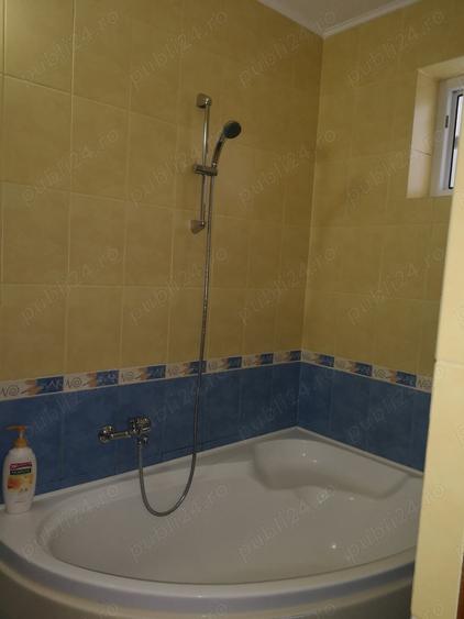 Apartament cu 3 camere decomandat în Școlilor