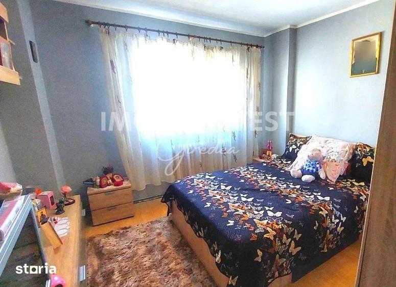 Apartament cu 4 camere decomandat în Cetate