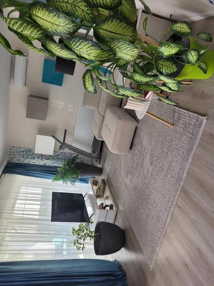 Casă cu 6 camere cu Teren 1600 Mp în Isvarna
