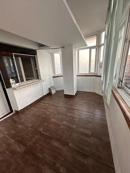 Apartament cu 3 camere decomandat în Exterior Vest