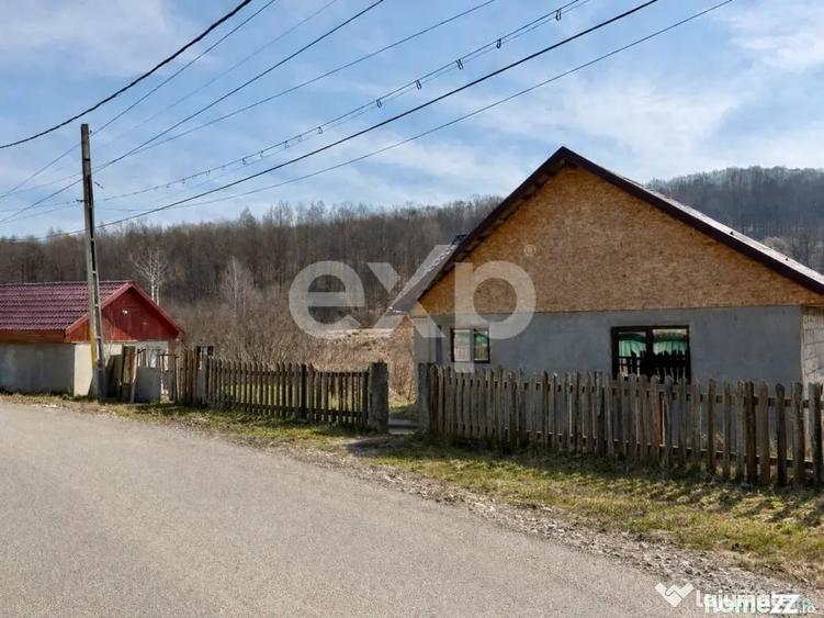 Casă cu 3 camere cu Teren 1446 Mp în Buhoci