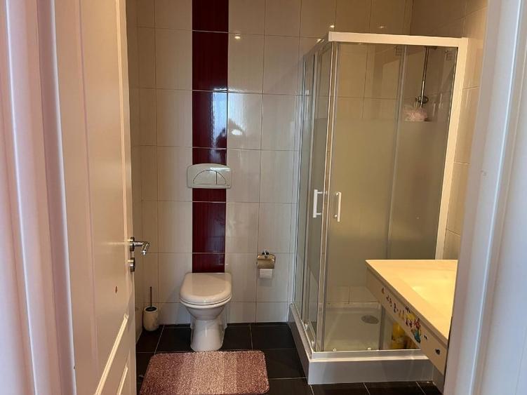 Apartament cu 3 camere semidecomandat, mobilat în Vitan-Bârzești
